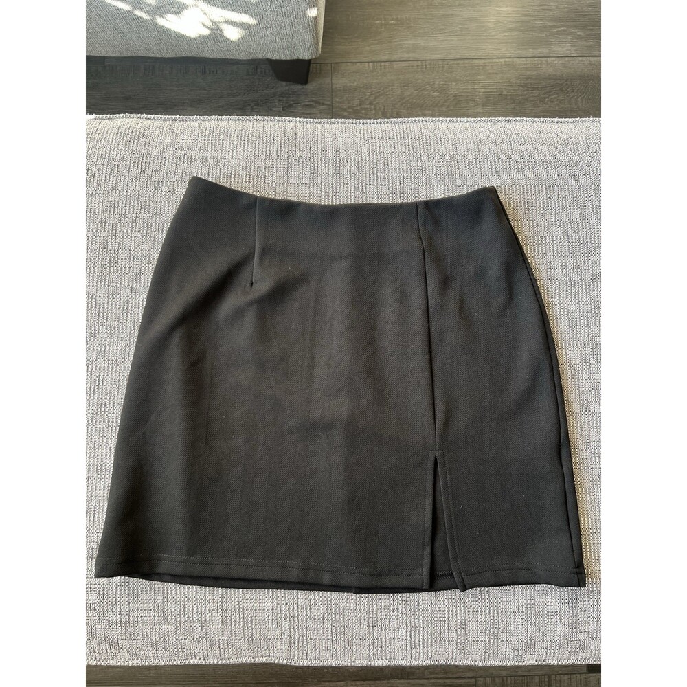 Women’s Black Mini Skirt With Side Slit Size Medium